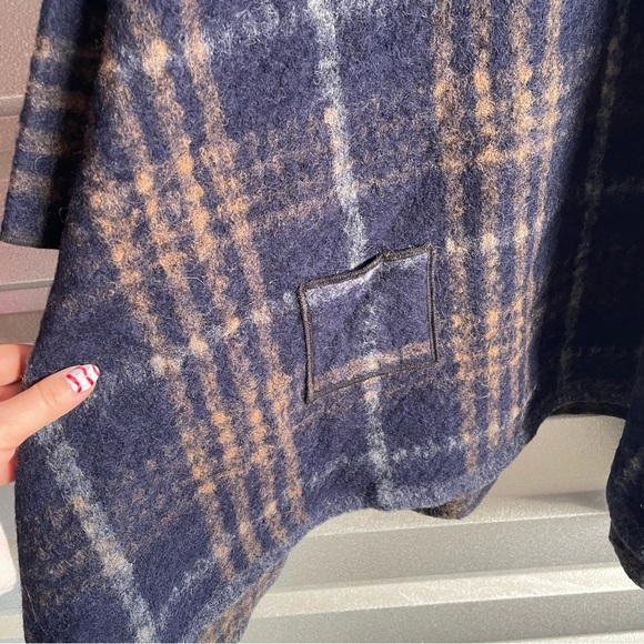 Susan Eastman poncho - Picture 2 of 4